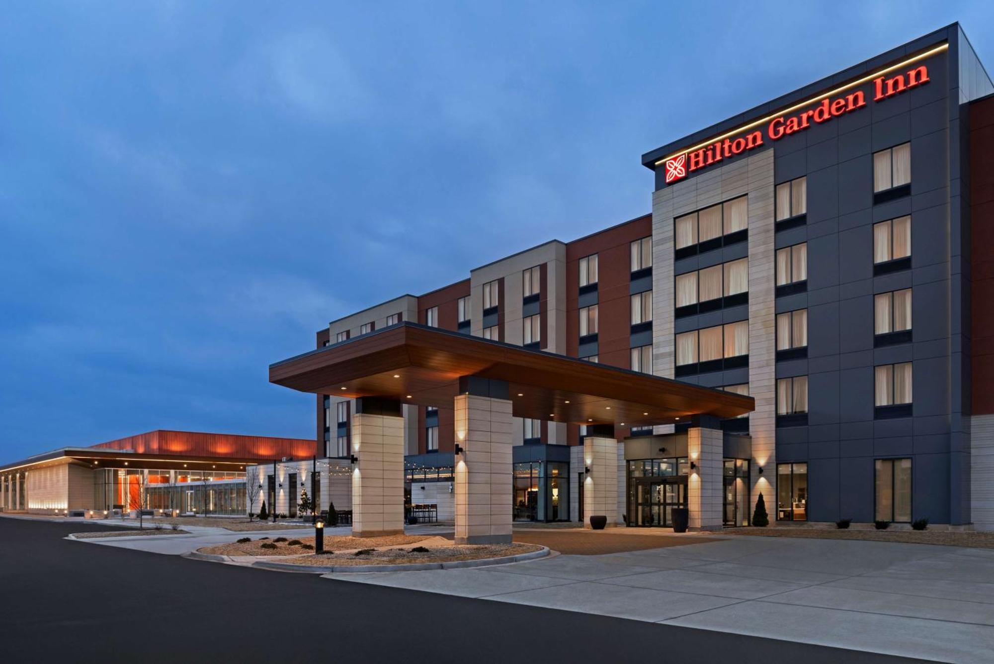 Hilton Garden Inn Milwaukee Brookfield Conference Center Exterior photo